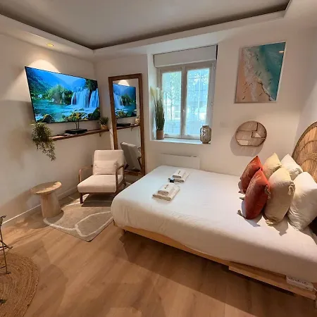 Daire La Parenthese Remoise With Sauna And Jacuzzi