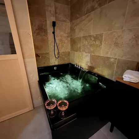 La Parenthese Remoise With Sauna And Jacuzzi 公寓