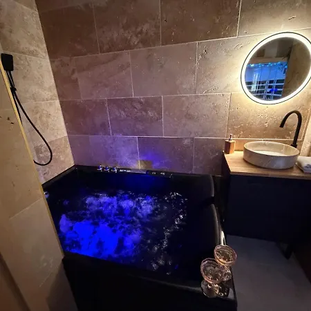 Daire La Parenthese Remoise With Sauna And Jacuzzi *