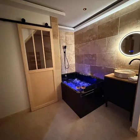 La Parenthese Remoise With Sauna And Jacuzzi *