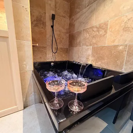 Daire La Parenthese Remoise With Sauna And Jacuzzi