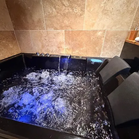 La Parenthese Remoise With Sauna And Jacuzzi *